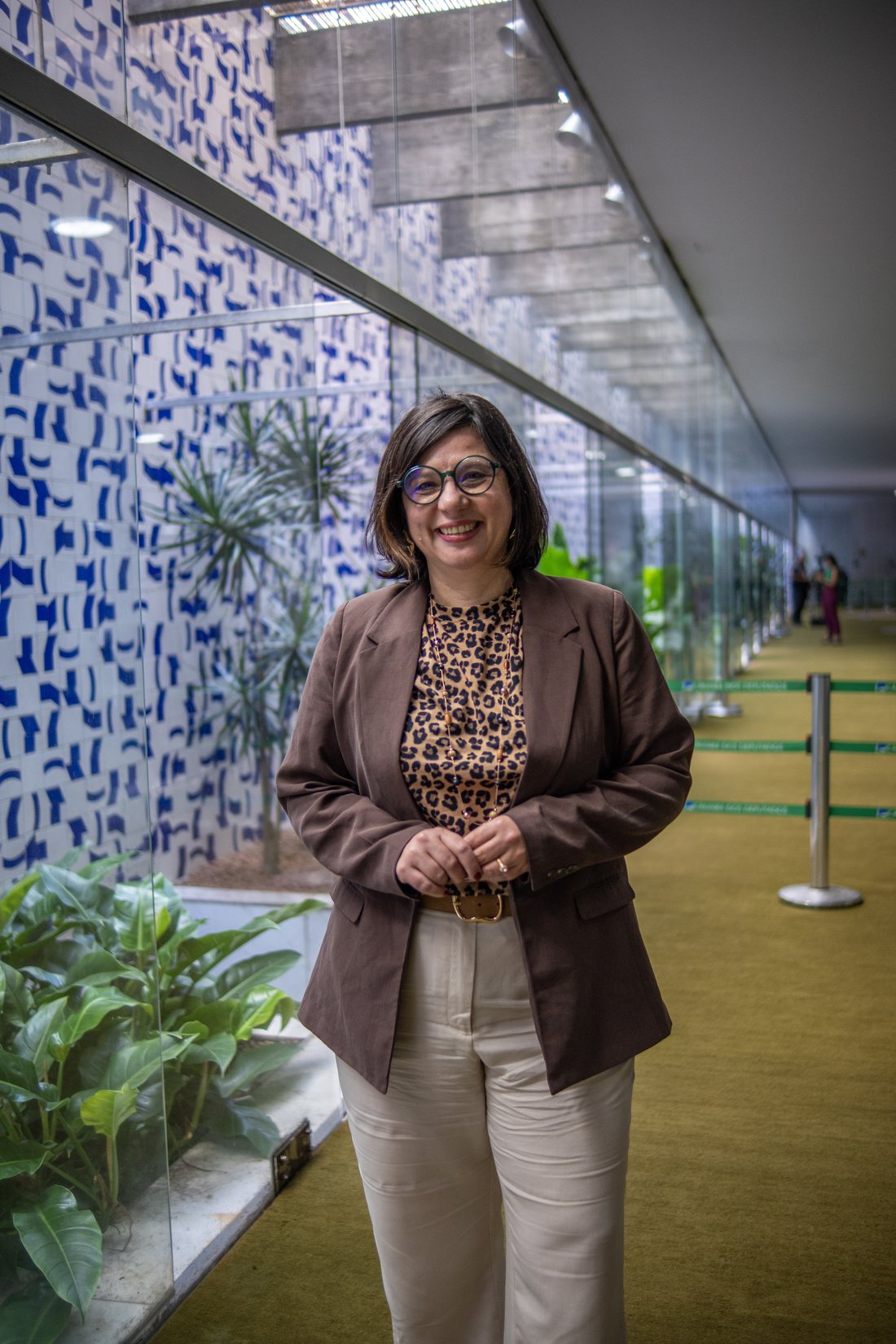 Ana Luz em ambiente institucional